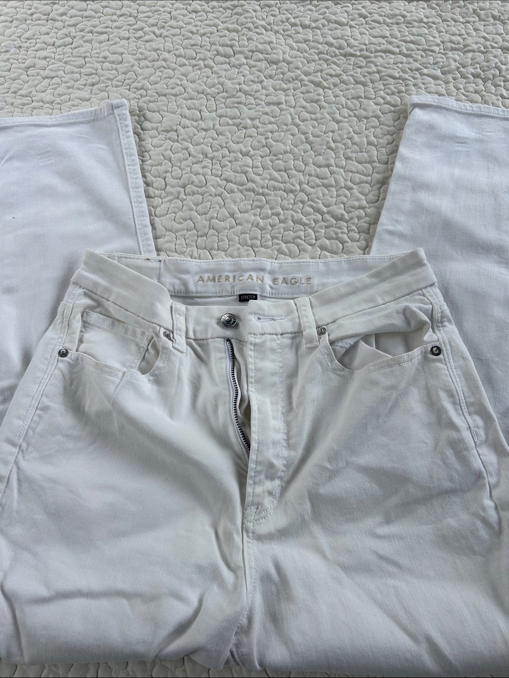 American Eagle Outfitters Women’s White Curvy Mom Jeans